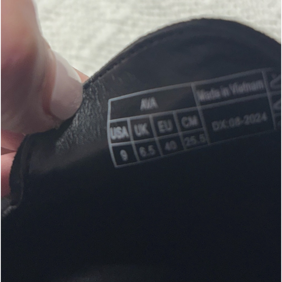 EUC Vionic “Ava” Black Suede Wedge Pump Apron Toe Size 9 Normcore Preppy - Picture 7 of 8